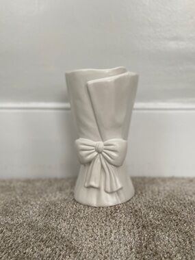 NWOT Vase with Bow